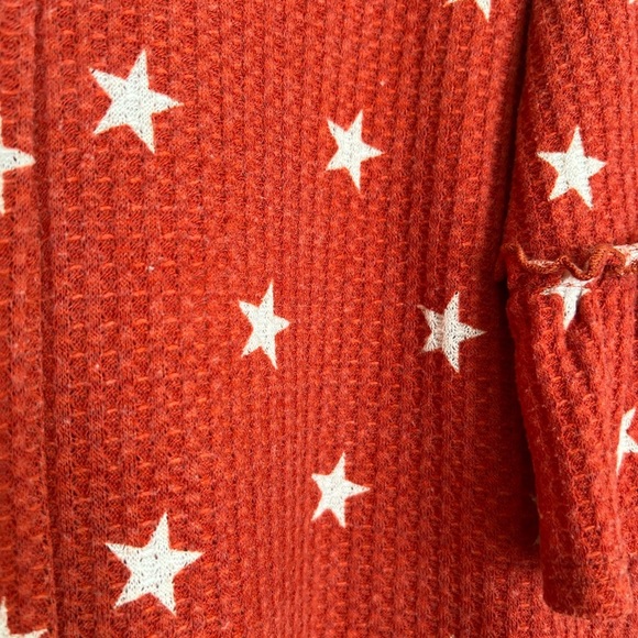 Red Star Print Waffle Knit Top with Tie-Back – Size Small - Picture 5 of 7